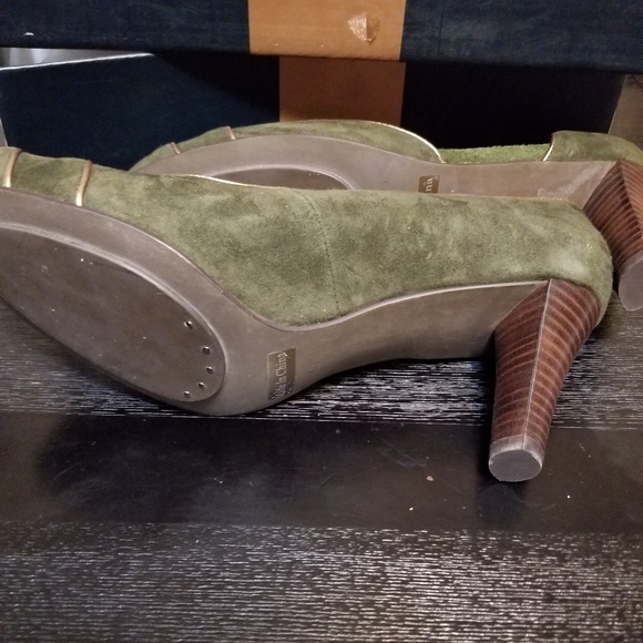 Shoes - Picture 4 of 5